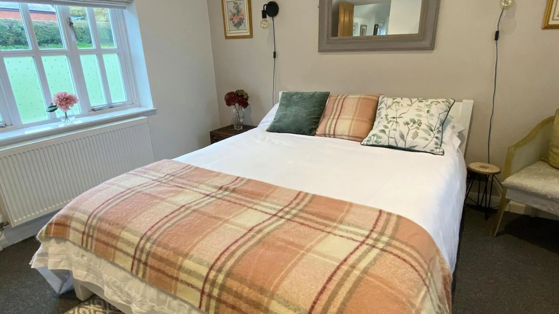 Cottage Guest House Nr Cheltenham On Cotswold Edge Churchdown