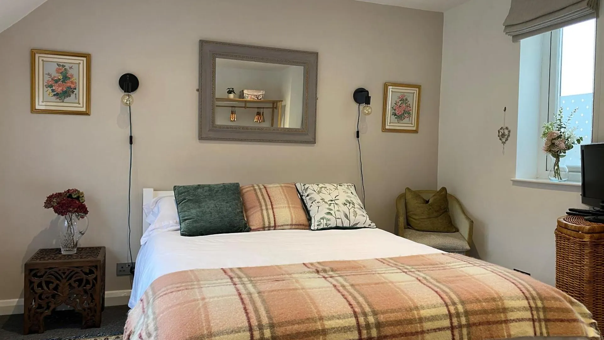 Bed & Breakfast Cottage Guest House Nr Cheltenham On Cotswold Edge Churchdown