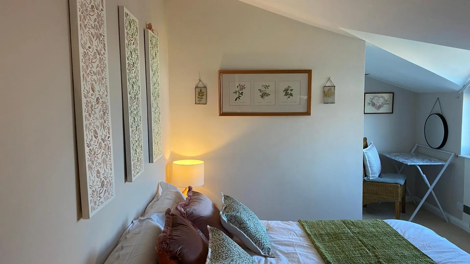 Cottage Guest House Nr Cheltenham On Cotswold Edge Churchdown United Kingdom