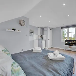  Guest house West Drayton Stays United Kingdom